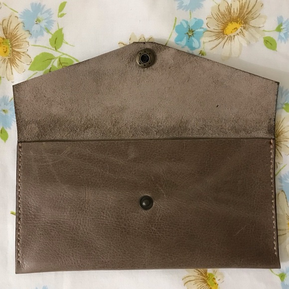 Handmade Elegant Brown Leather Wallet - Picture 1 of 5